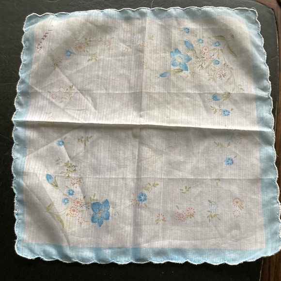 Ladies Vintage Handkerchief -11-1/2” - White with floral design. Signed “Russel” - Picture 2 of 5